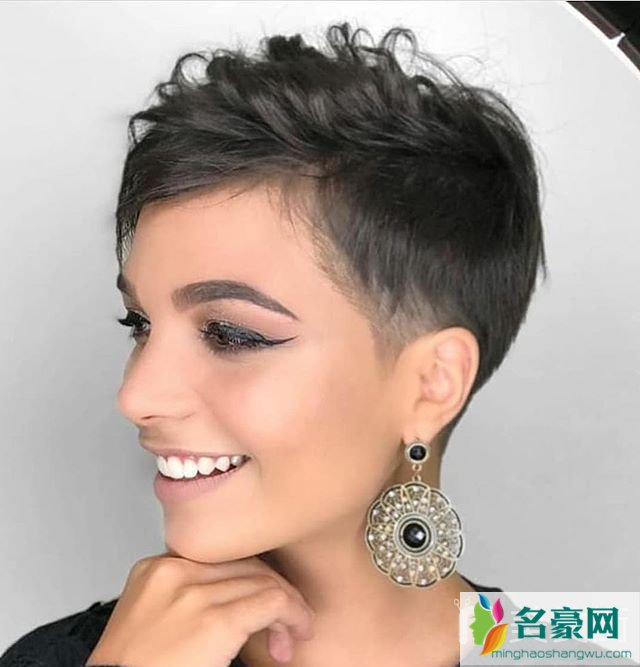 国外女生短发发型_2019最流行短发发型女款潮女发型图片5