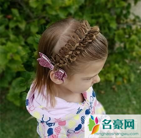 小女孩辫子100种图解_2019最新款幼儿园扎头发简单好看女童发型图片1