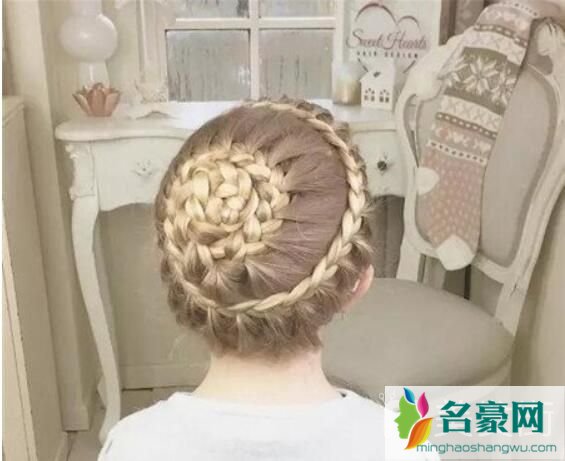 小女孩辫子100种图解_2019最新款幼儿园扎头发简单好看女童发型图片16