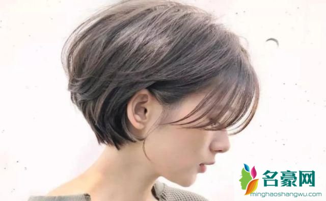 剪成短发的烦恼：过渡期