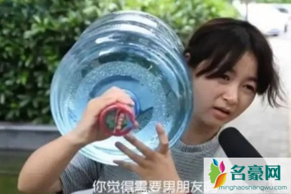 什么样的女生一看就没谈过恋爱 女生该不该主动追男生