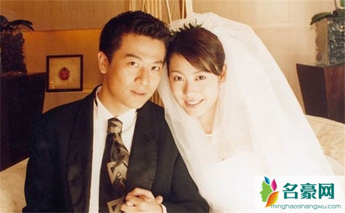 于毅与妻子朱莉结婚照