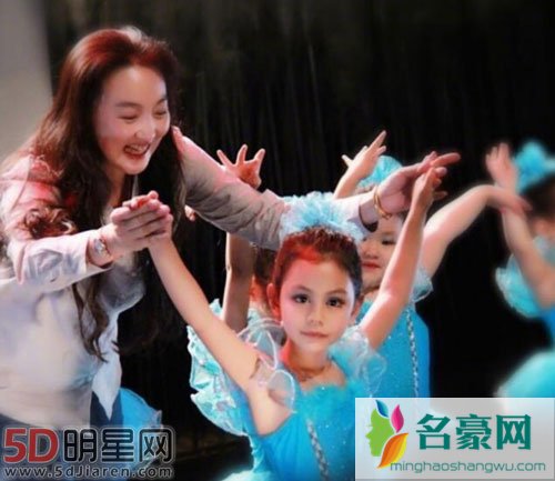 刘烨女儿芭蕾舞照片 网友大赞霓娜惊艳