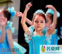 刘烨女儿芭蕾舞照片 网友大赞霓娜惊艳