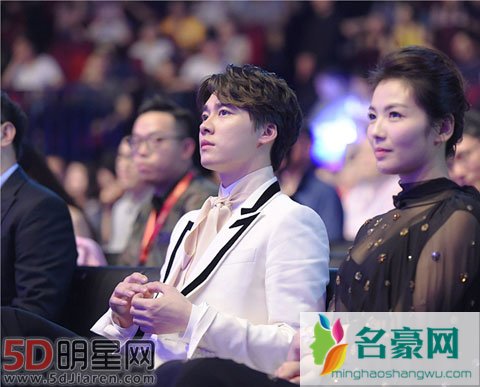 李易峰经常被质疑压力大 自嘲身材胖瘦需要看心理医生