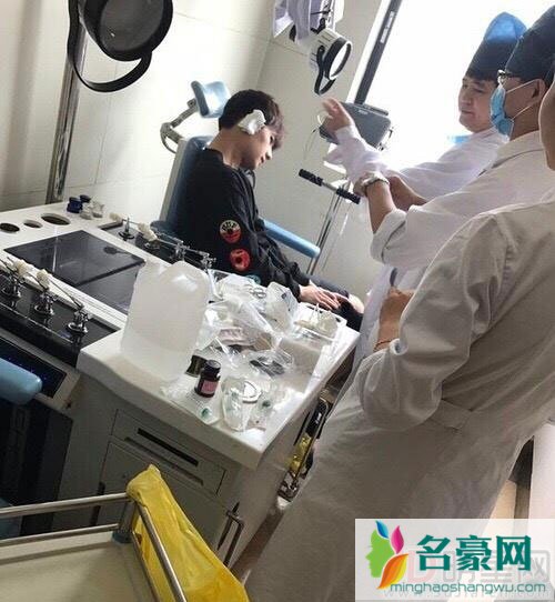 杨洋受伤照片流出 官方回应伤情