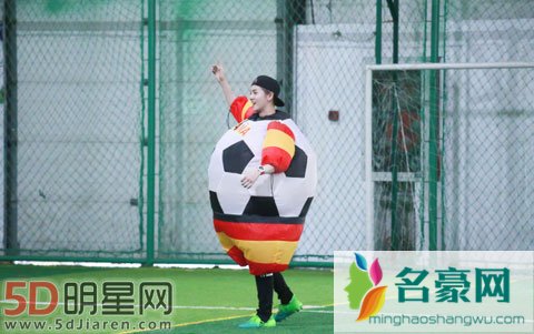李晨家庭从小离异有小18岁的妹妹 乔欣自爆家中有姐有弟