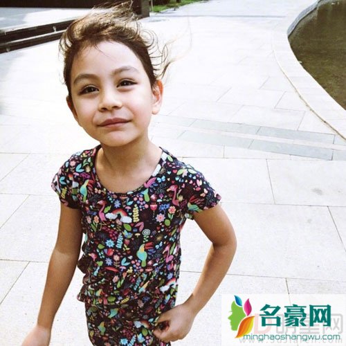 网友拍诺一霓娜照片遭刘烨调侃 放出美照对比
