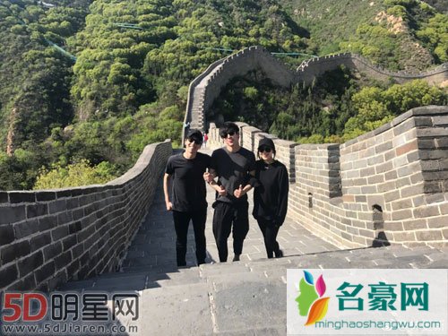 林更新赵又廷同游 网友关心高圆圆去哪了