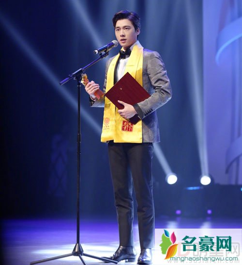 李易峰唐嫣得华鼎奖最佳 人民的名义全员出席