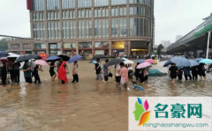 暴雨期间不要光脚蹚水 暴雨天脚泡在水里了怎么办