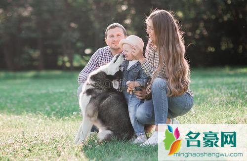 小夫妻生了孩子谁带适合 带小孩的技巧