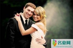 老婆不爱打扮怎么办，男人喜欢老婆打扮自己吗