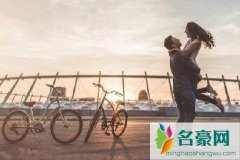 男人假装爱你的九个表现！越早知道才能避免踩雷！