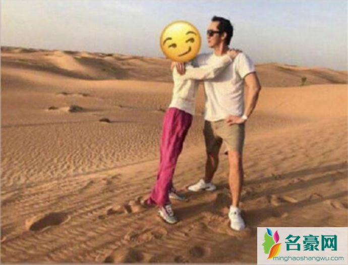 网曝二人亲密合照