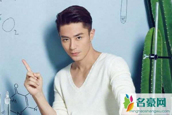 只知道林心如黑色露肩套装出彩 没想到还有福利彩蛋