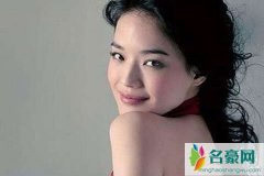 舒淇全棵艺术照 她曾经脱掉的衣服现在都一件件的