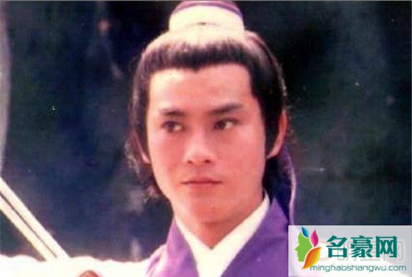 邓光荣打掉郑少秋的手 他也就敢对郑少秋指手画脚了