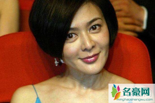 关之琳露出奶头图片 高尔夫球应该给她代言费
