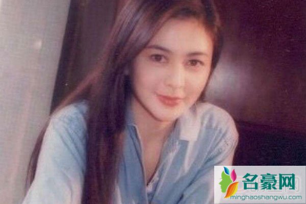 关之琳露出奶头图片 高尔夫球应该给她代言费