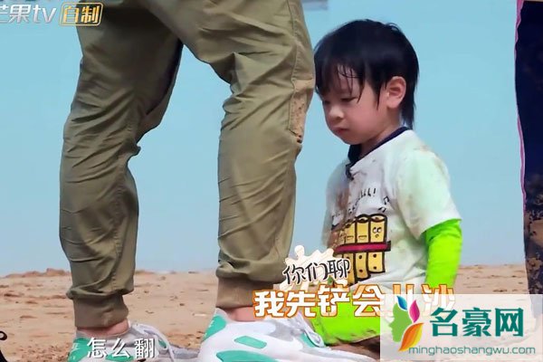 吴尊重男轻女很明显啊! 他女儿以后找老公好困难,爸爸这么帅也是很无奈