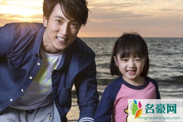 吴尊重男轻女很明显啊! 他女儿以后找老公好困难,爸爸这么帅也是很无奈