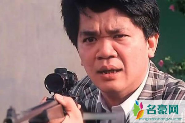 王祖蓝父亲是黄光亮吗 我一直以为是王祖蓝他爹