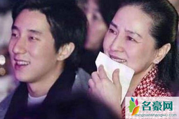 成龙林凤娇真实生活 这女的不是行尸走肉忍不了,吴绮莉比她有人性多了