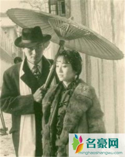 周润发赵雅芝女儿照片 不知真假就拿出来瞎说是真的他会不去认？