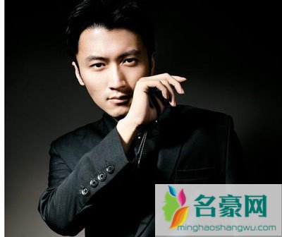 谢霆锋现任老婆是谁 和王阿姨在一起的日子很快乐吧