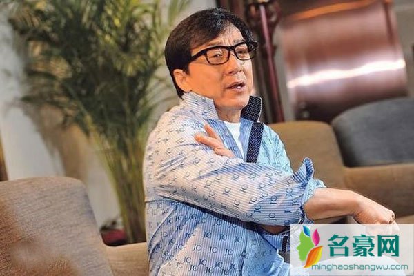 成龙原名叫什么 并不羡慕林凤娇这种卑微到尘埃里的爱情