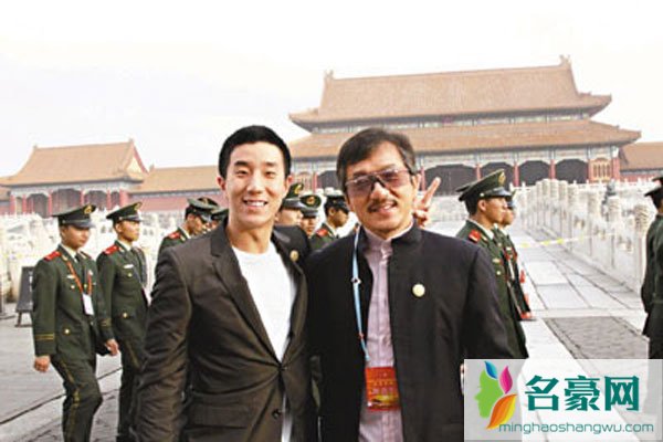 成龙原名叫什么 并不羡慕林凤娇这种卑微到尘埃里的爱情