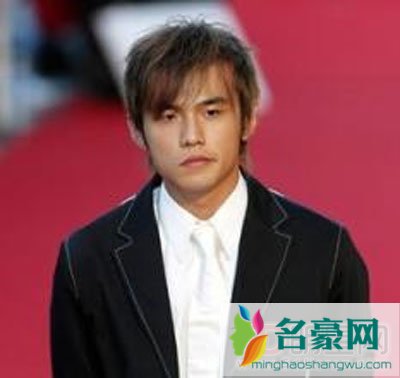 周杰伦植发了吗 周董这辈子真是辉煌啊有钱就是好