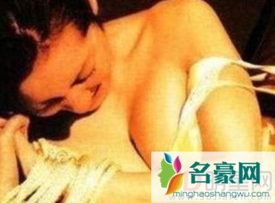 蔡慧敏在家不戴奶图 隔着屏幕都闻到骚味下妆不敢看