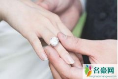 本命年可以结婚吗，订婚戒指和结婚戒指是不是同一