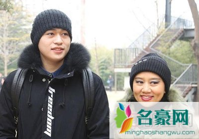 徐锦江儿子徐菲照片简介 徐锦江演的是坏人,现实确是好男人