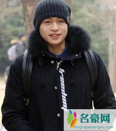 徐锦江儿子徐菲照片简介 徐锦江演的是坏人,现实确是好男人