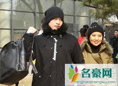徐锦江儿子徐菲照片简介 徐锦江演的是坏人,现实确是好男人
