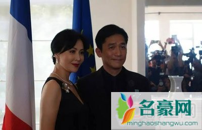 色戒梁朝伟手进去了? 假戏真做的意思就是真的那个了?