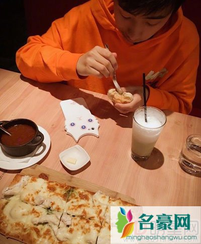 庾澄庆儿子哈利多大了 尹能静婚内出轨黄伟德导致离婚害了儿子?