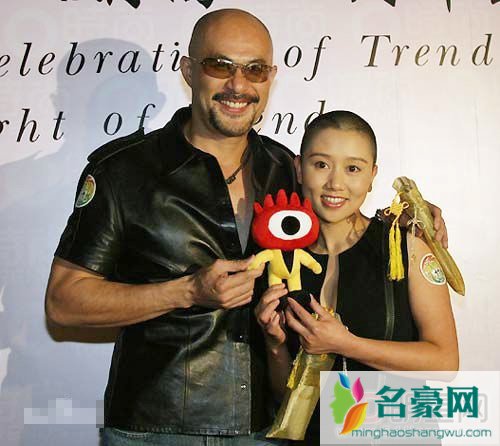徐锦江老婆年轻照片漂亮吗 徐锦江粗矿的外表,说话声音这么温柔