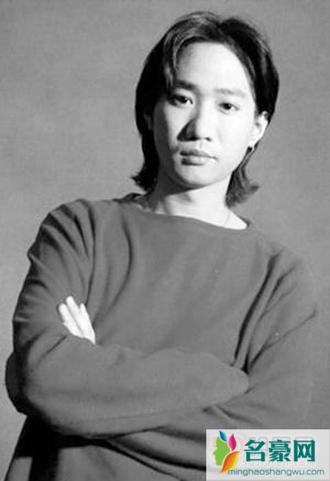 周杰伦侮辱黄家驹事件下跪图片 周杰伦讽刺黄家驹后果