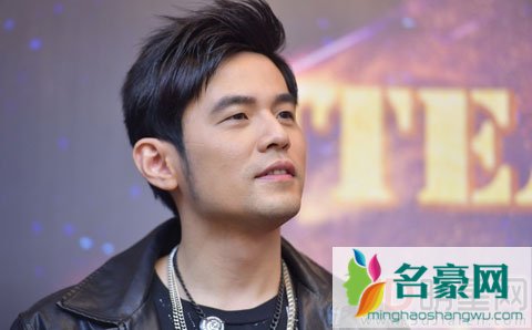 周杰伦侮辱黄家驹事件下跪图片 周杰伦讽刺黄家驹后果