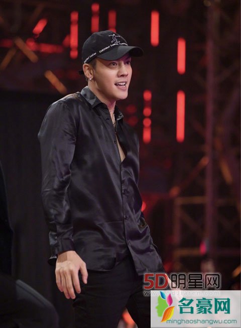陈伟霆为什么续约英皇?合约多少年 陈伟霆身边的女助理有过谁