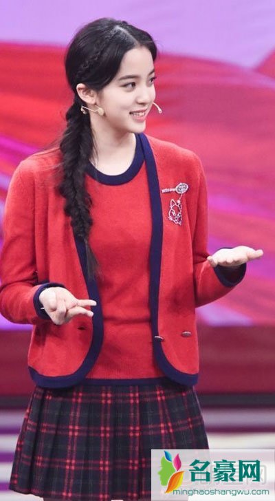 欧阳娜娜在王牌对王牌第三季奋斗唱的歌叫什么 欧阳娜娜唱爱的就是你是哪期