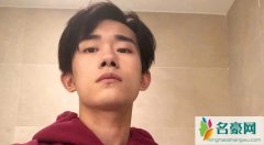 易烊千玺吸烟吗 王源吸烟照片曝光之后网友猜测易