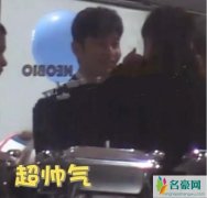 黄晓明baby合体 黄晓明baby为小海绵庆祝生日同框视频