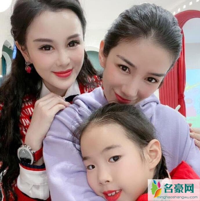 黄奕为女儿庆生