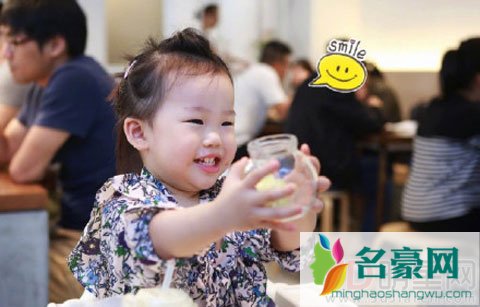 伊能静女儿秦米粒未满两岁就上学了 身高智力都是模范宝宝