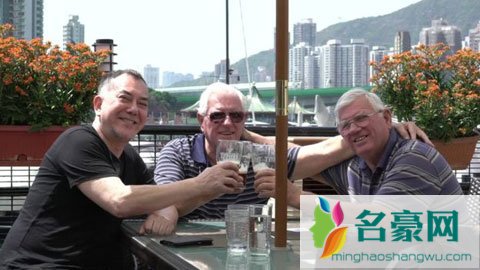 黄秋生与英国哥哥们相聚 拼凑回忆感慨过往